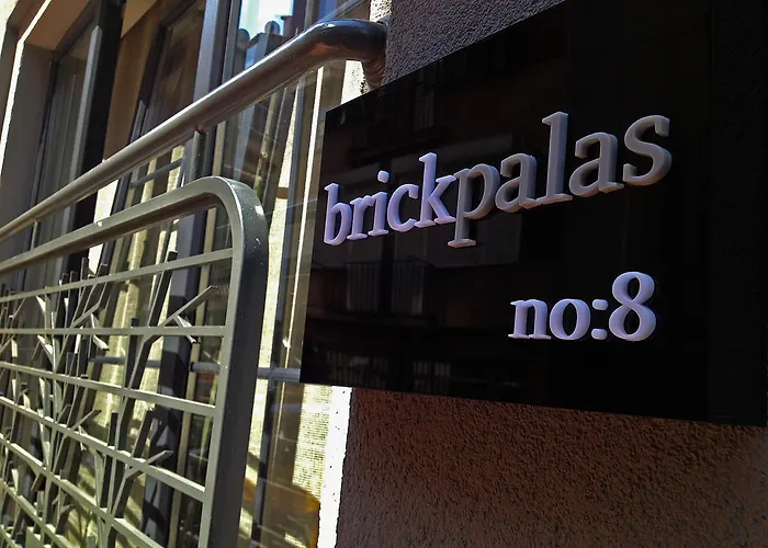 Brickpalas